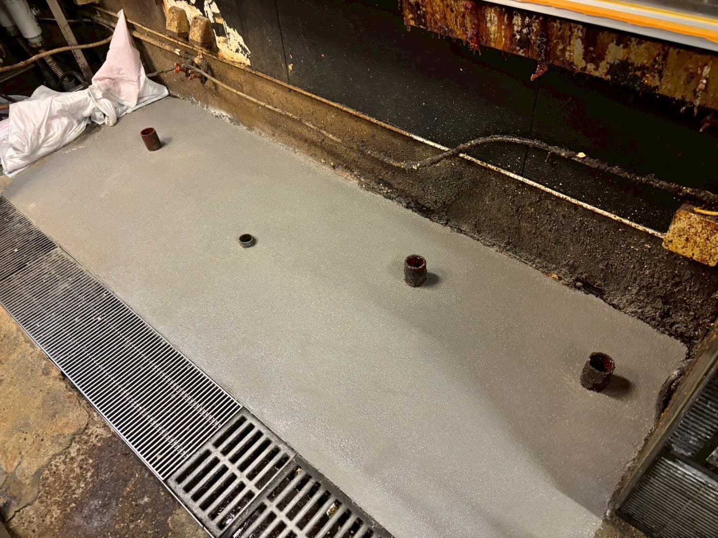 事例2：飲食店 厨房床部分補修工事（大阪府）—施工後